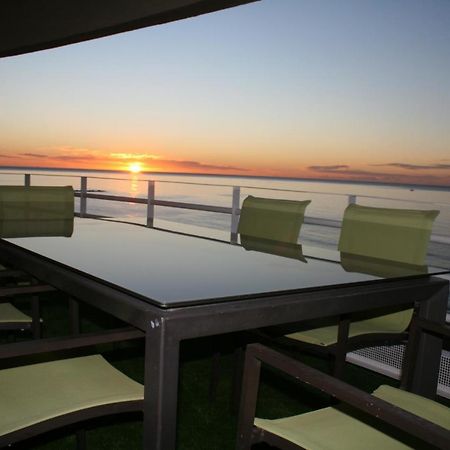 Apartamento En Primera Linea/Beachfront Apartment Фуeнхирола Екстериор снимка
