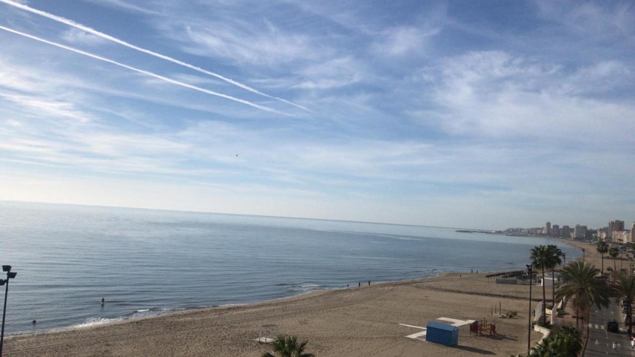 Apartamento En Primera Linea/Beachfront Apartment Фуeнхирола Екстериор снимка