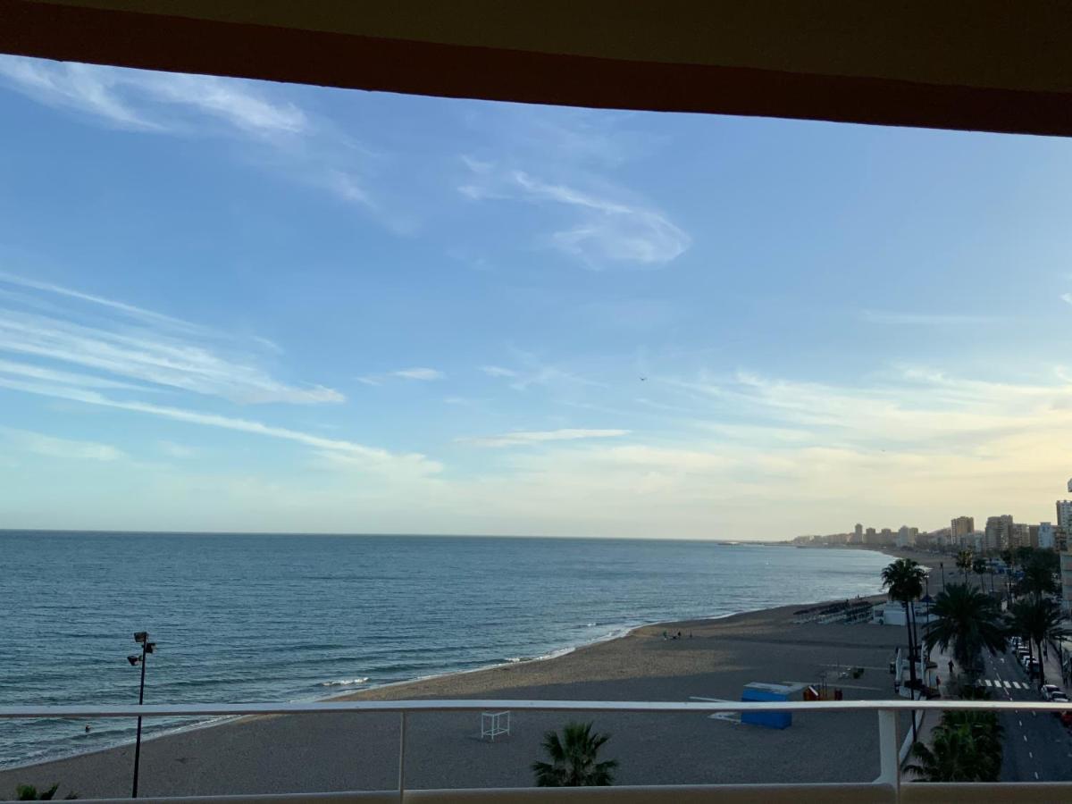 Apartamento En Primera Linea/Beachfront Apartment Фуeнхирола Екстериор снимка