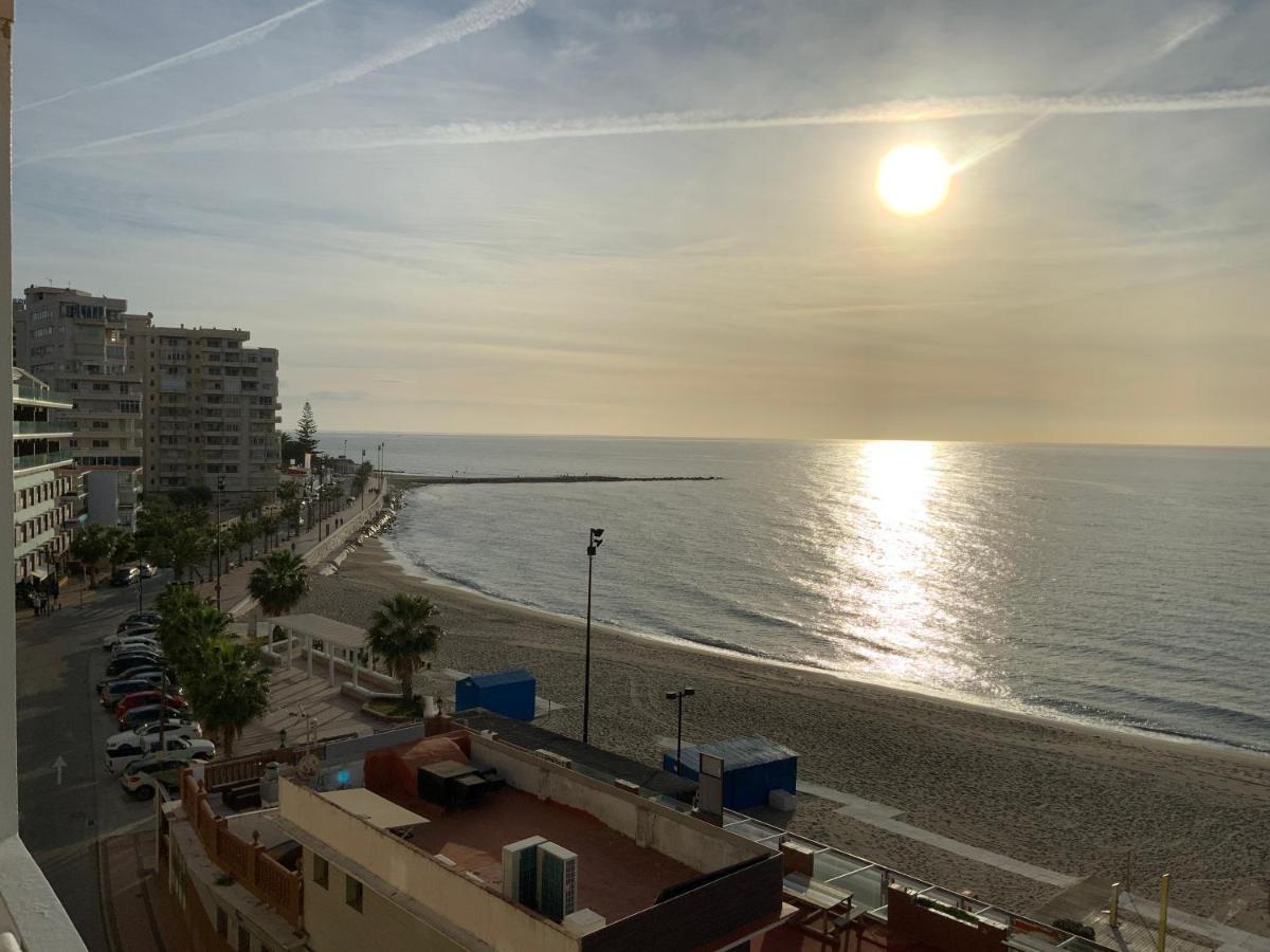 Apartamento En Primera Linea/Beachfront Apartment Фуeнхирола Екстериор снимка