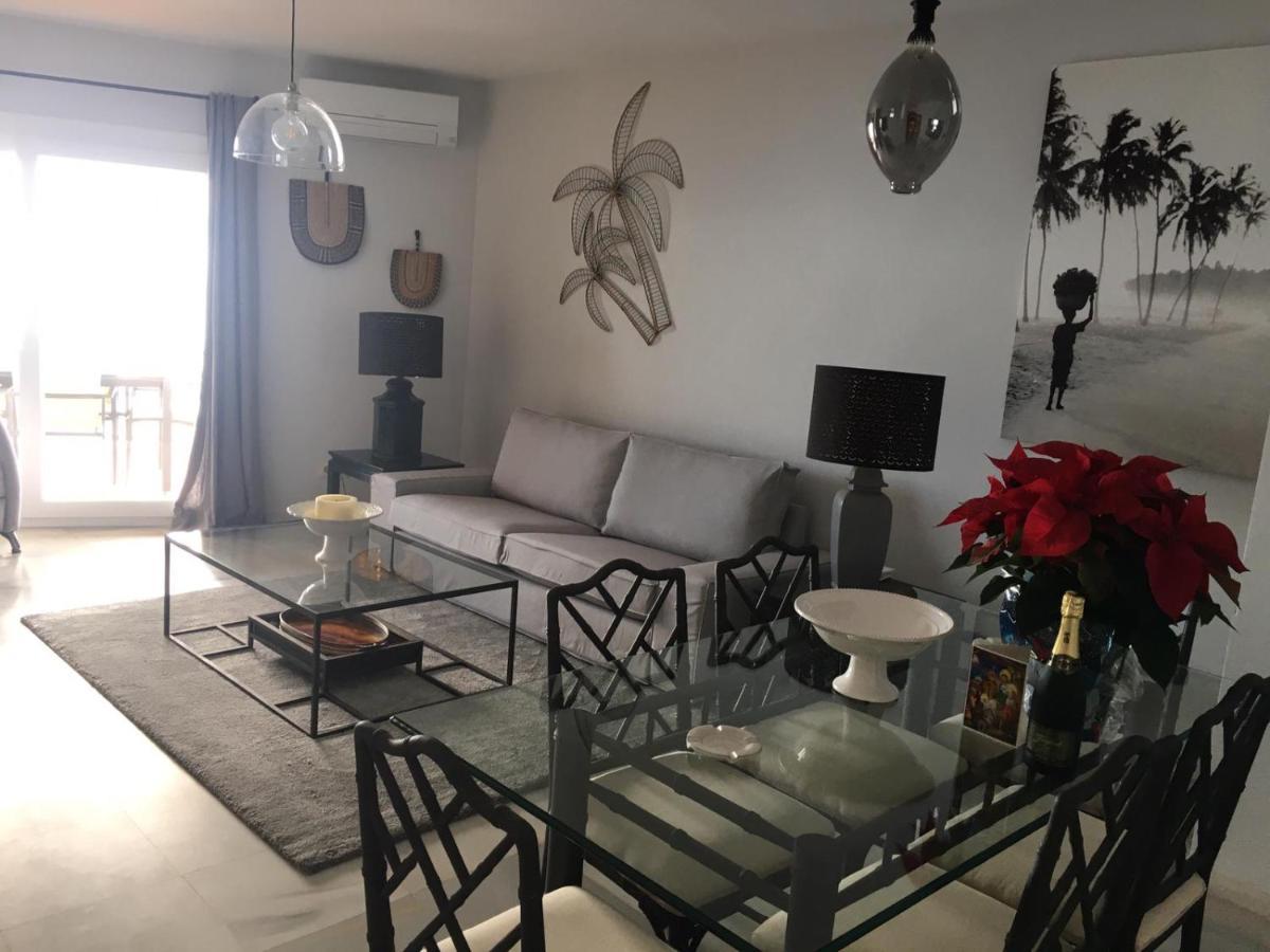 Apartamento En Primera Linea/Beachfront Apartment Фуeнхирола Екстериор снимка