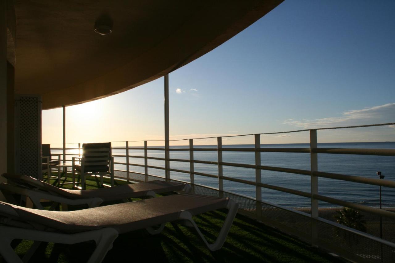 Apartamento En Primera Linea/Beachfront Apartment Фуeнхирола Екстериор снимка