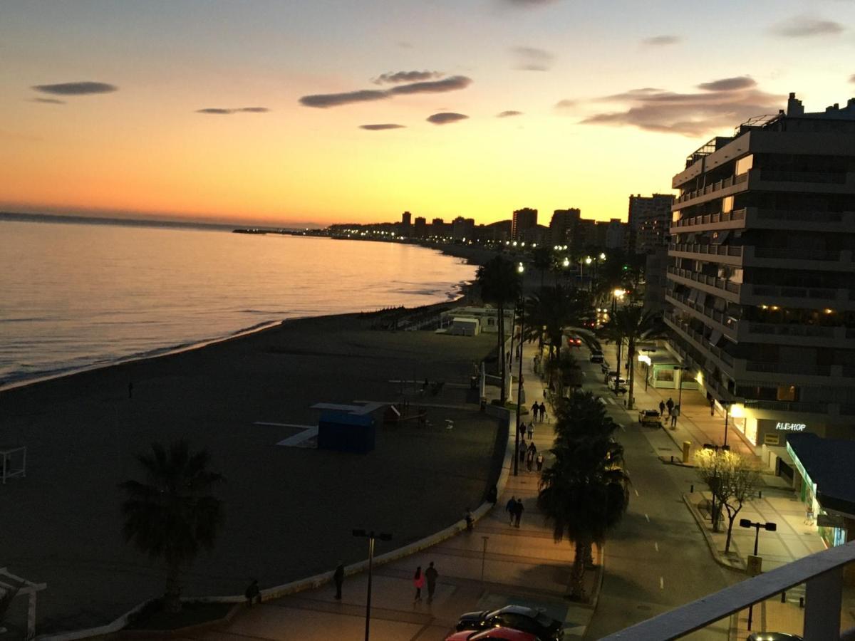 Apartamento En Primera Linea/Beachfront Apartment Фуeнхирола Екстериор снимка