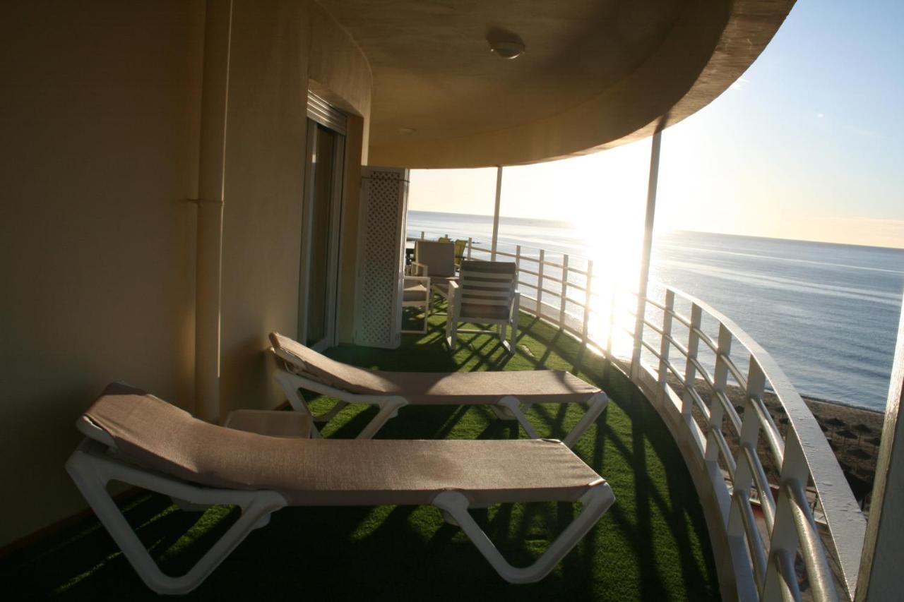 Apartamento En Primera Linea/Beachfront Apartment Фуeнхирола Екстериор снимка