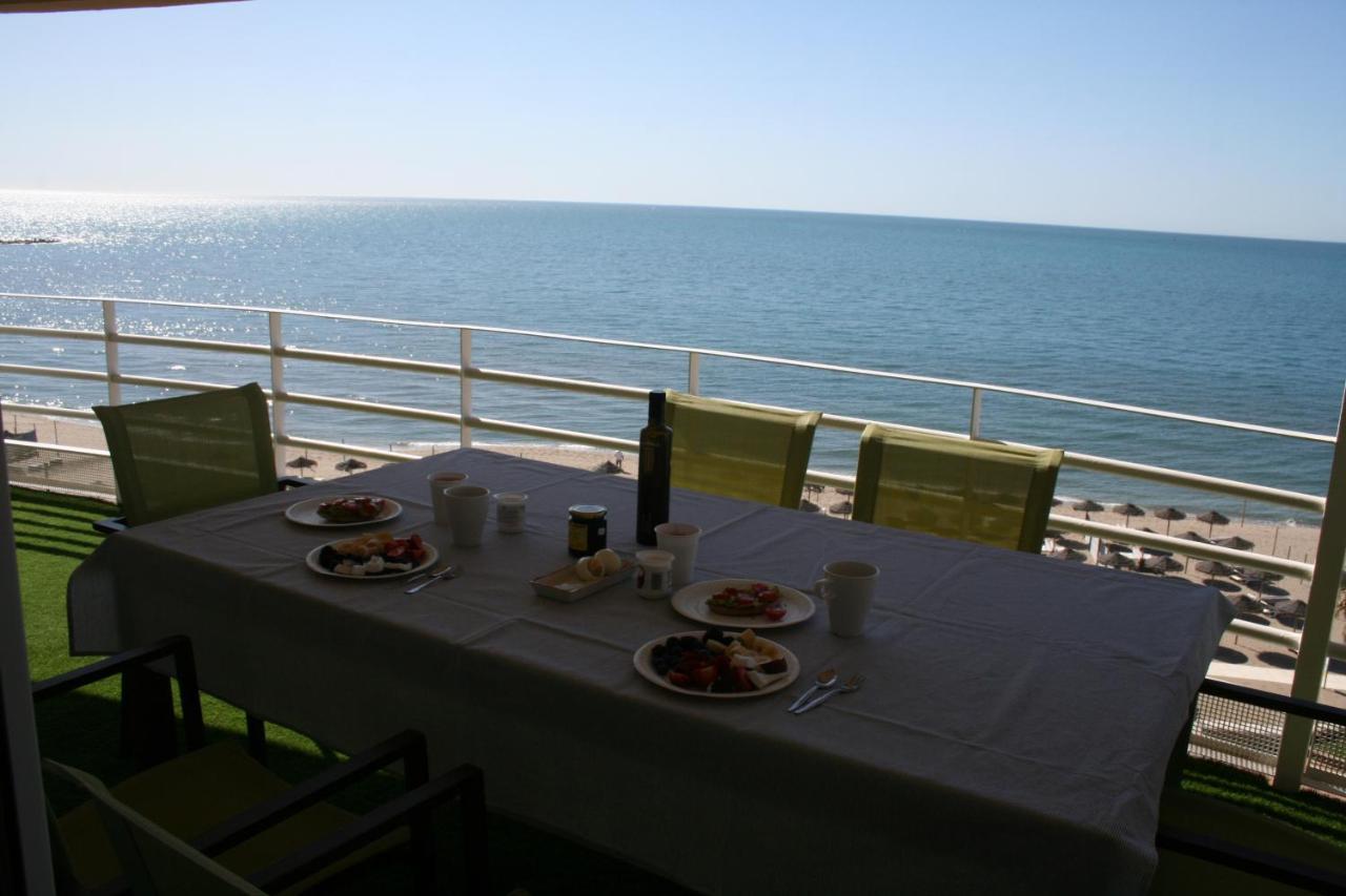 Apartamento En Primera Linea/Beachfront Apartment Фуeнхирола Екстериор снимка