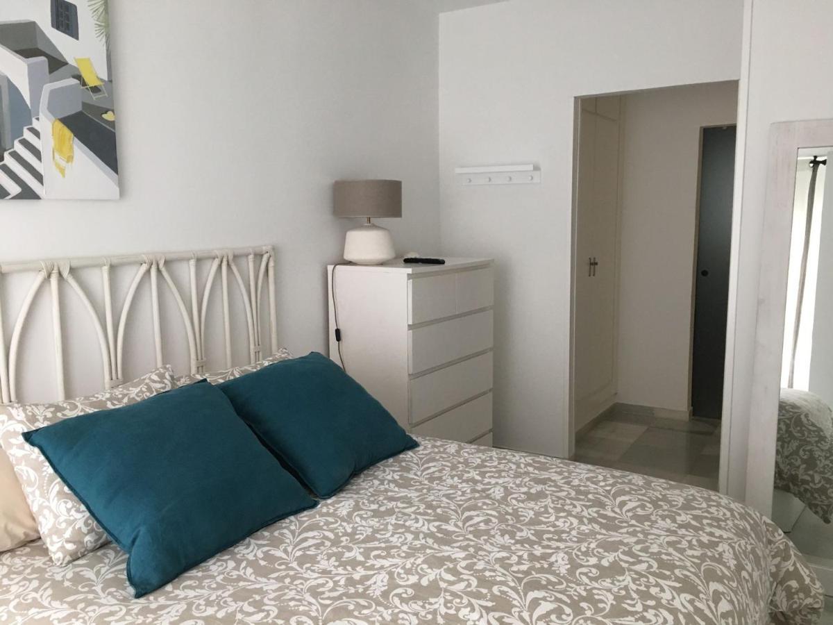 Apartamento En Primera Linea/Beachfront Apartment Фуeнхирола Екстериор снимка