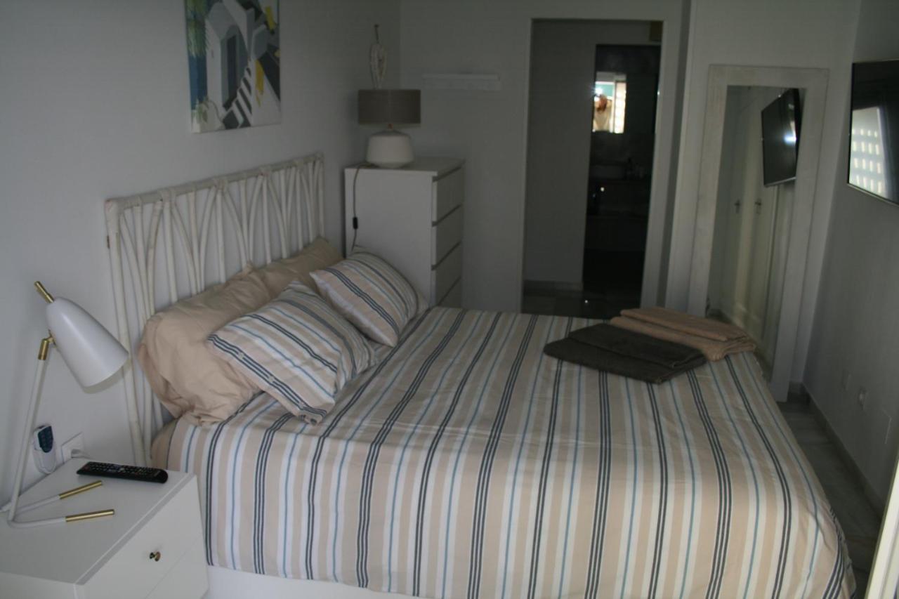 Apartamento En Primera Linea/Beachfront Apartment Фуeнхирола Екстериор снимка