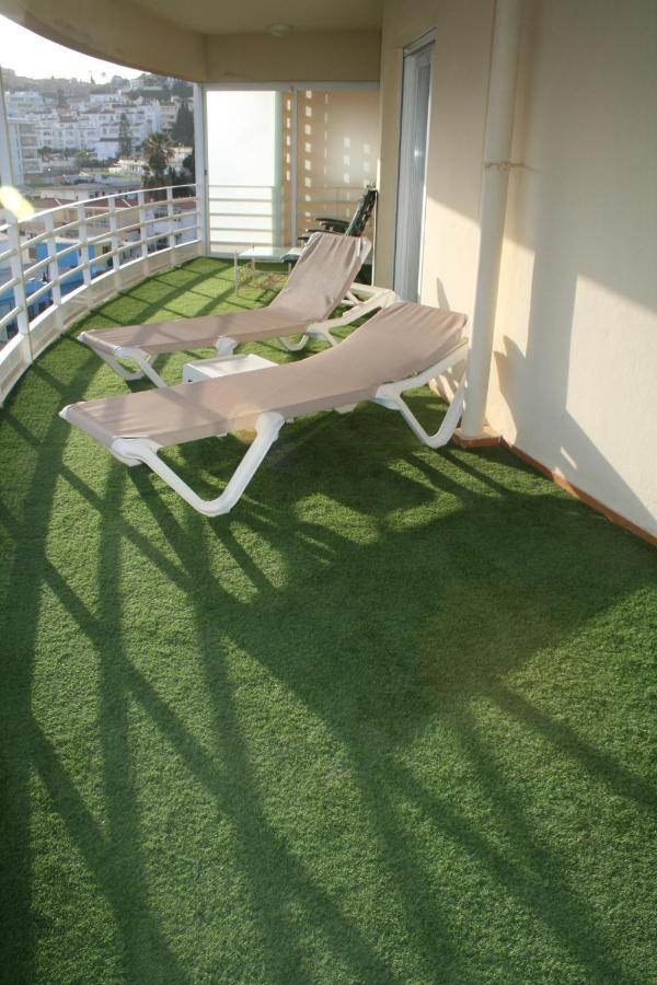 Apartamento En Primera Linea/Beachfront Apartment Фуeнхирола Екстериор снимка