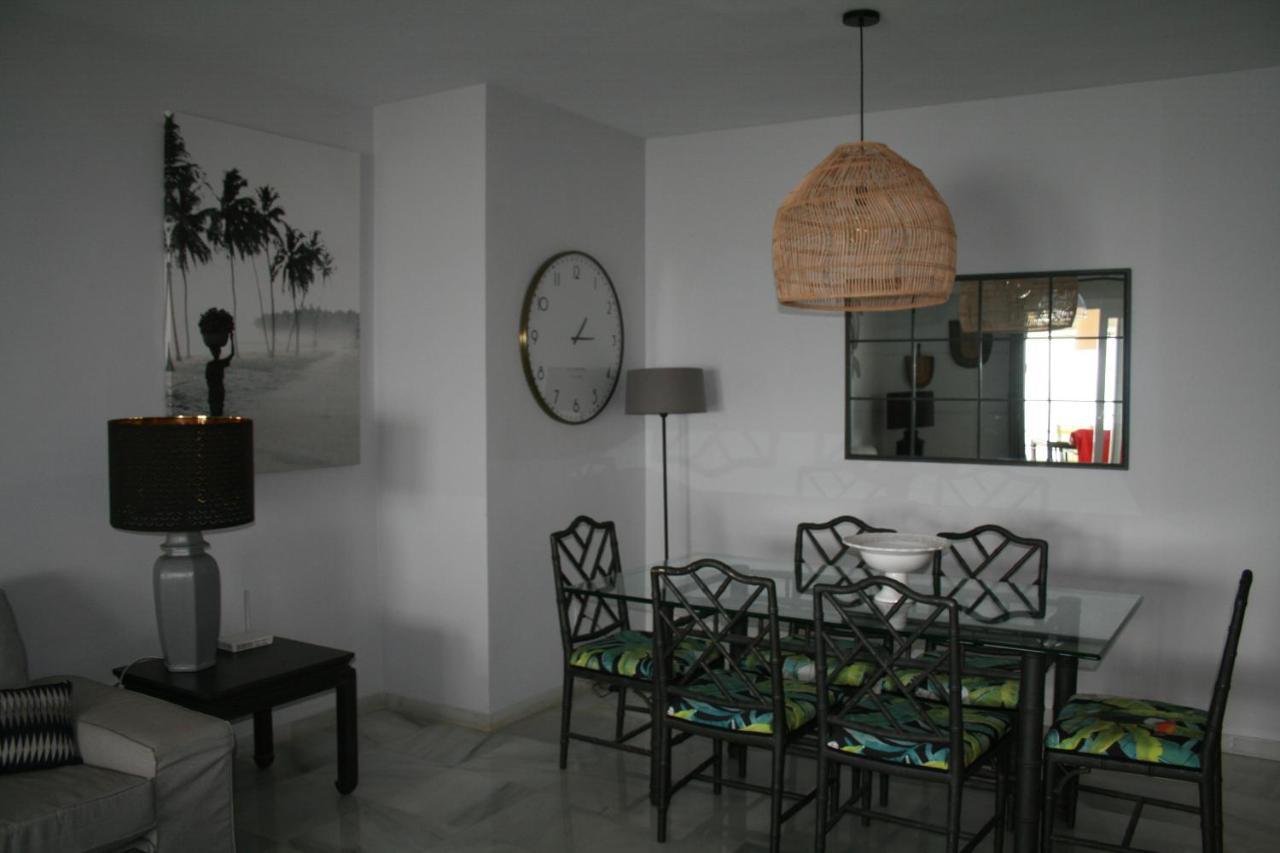 Apartamento En Primera Linea/Beachfront Apartment Фуeнхирола Екстериор снимка