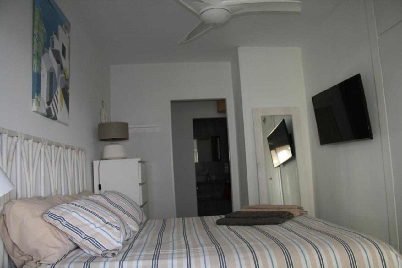 Apartamento En Primera Linea/Beachfront Apartment Фуeнхирола Екстериор снимка