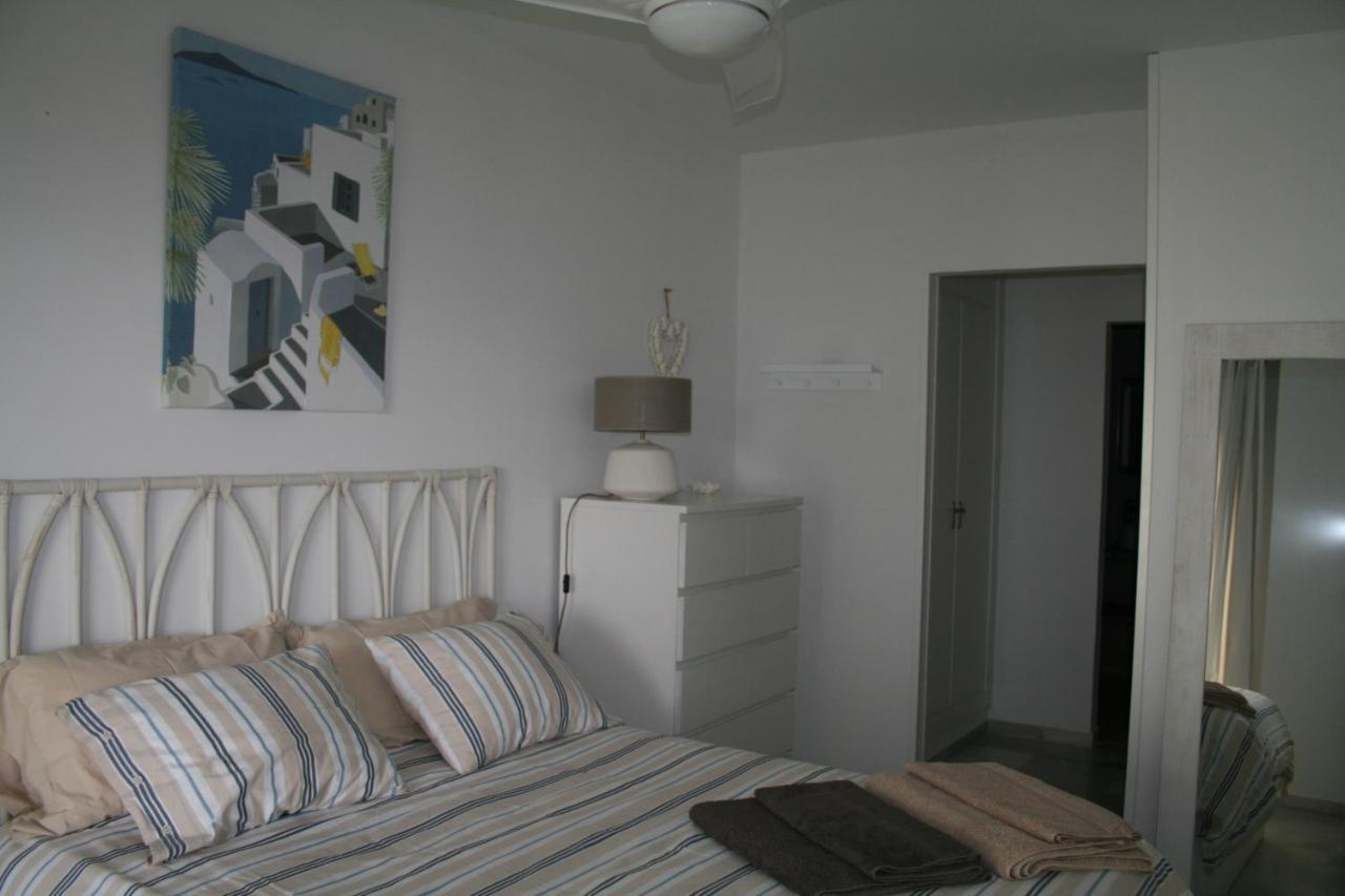 Apartamento En Primera Linea/Beachfront Apartment Фуeнхирола Екстериор снимка