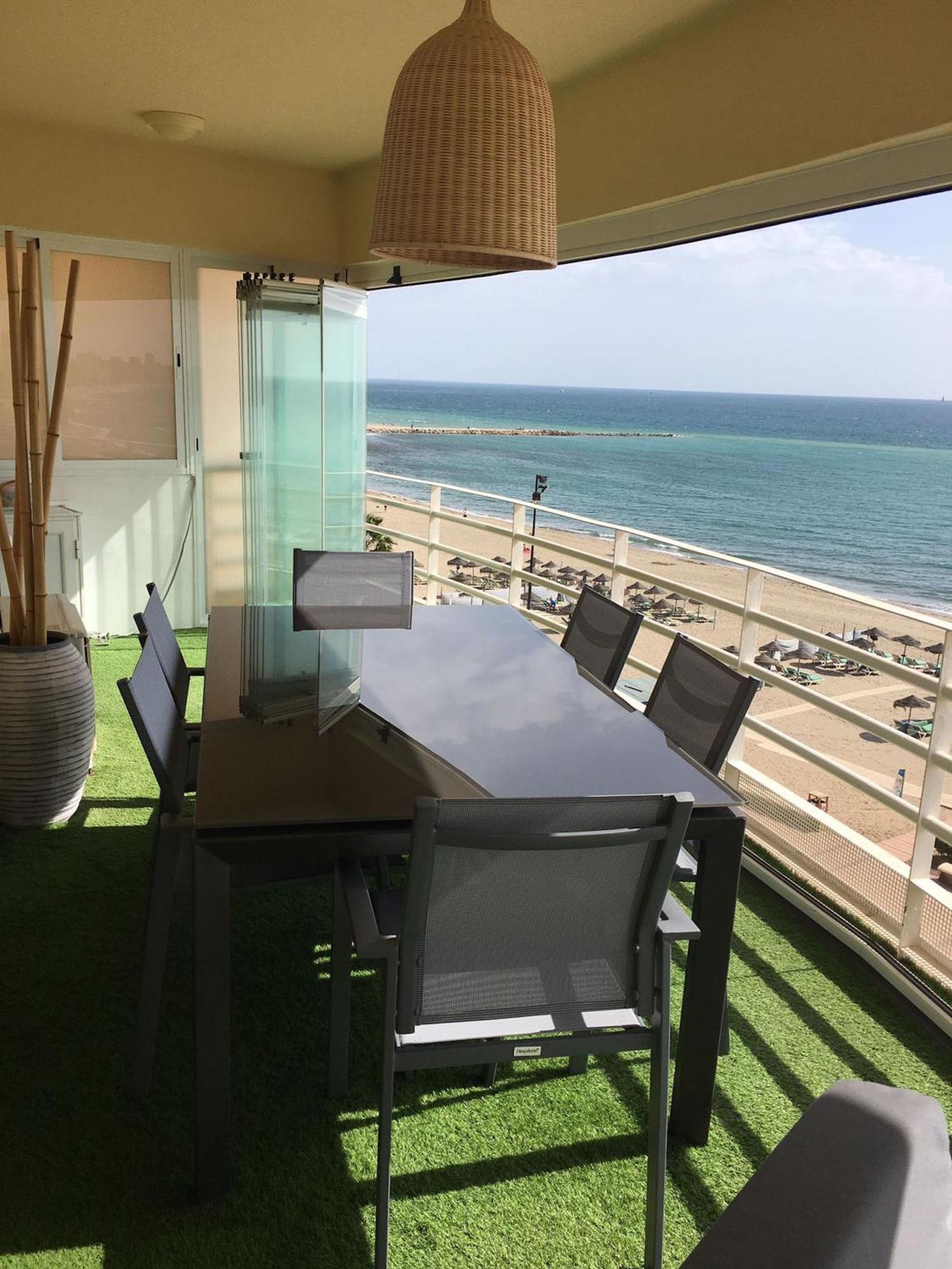 Apartamento En Primera Linea/Beachfront Apartment Фуeнхирола Екстериор снимка
