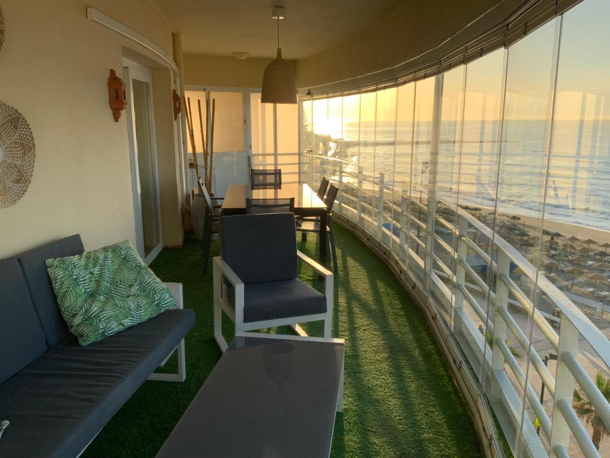 Apartamento En Primera Linea/Beachfront Apartment Фуeнхирола Екстериор снимка