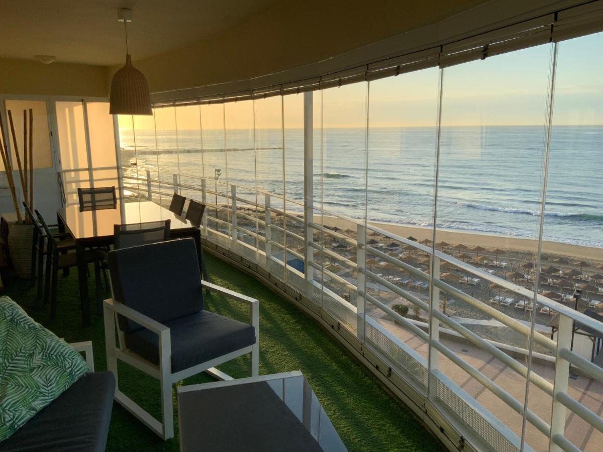 Apartamento En Primera Linea/Beachfront Apartment Фуeнхирола Екстериор снимка