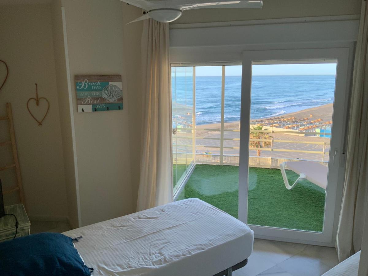 Apartamento En Primera Linea/Beachfront Apartment Фуeнхирола Екстериор снимка