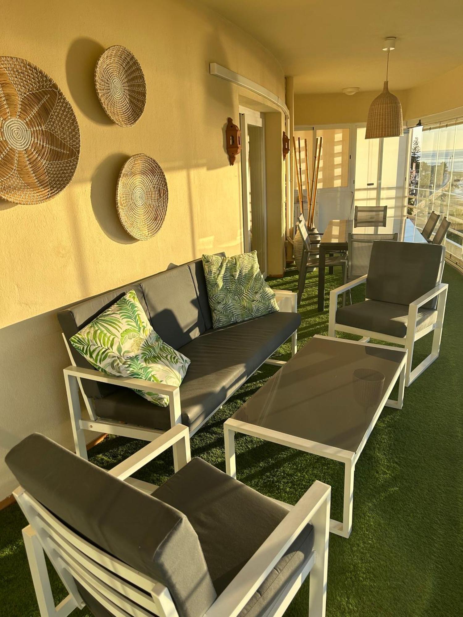 Apartamento En Primera Linea/Beachfront Apartment Фуeнхирола Екстериор снимка