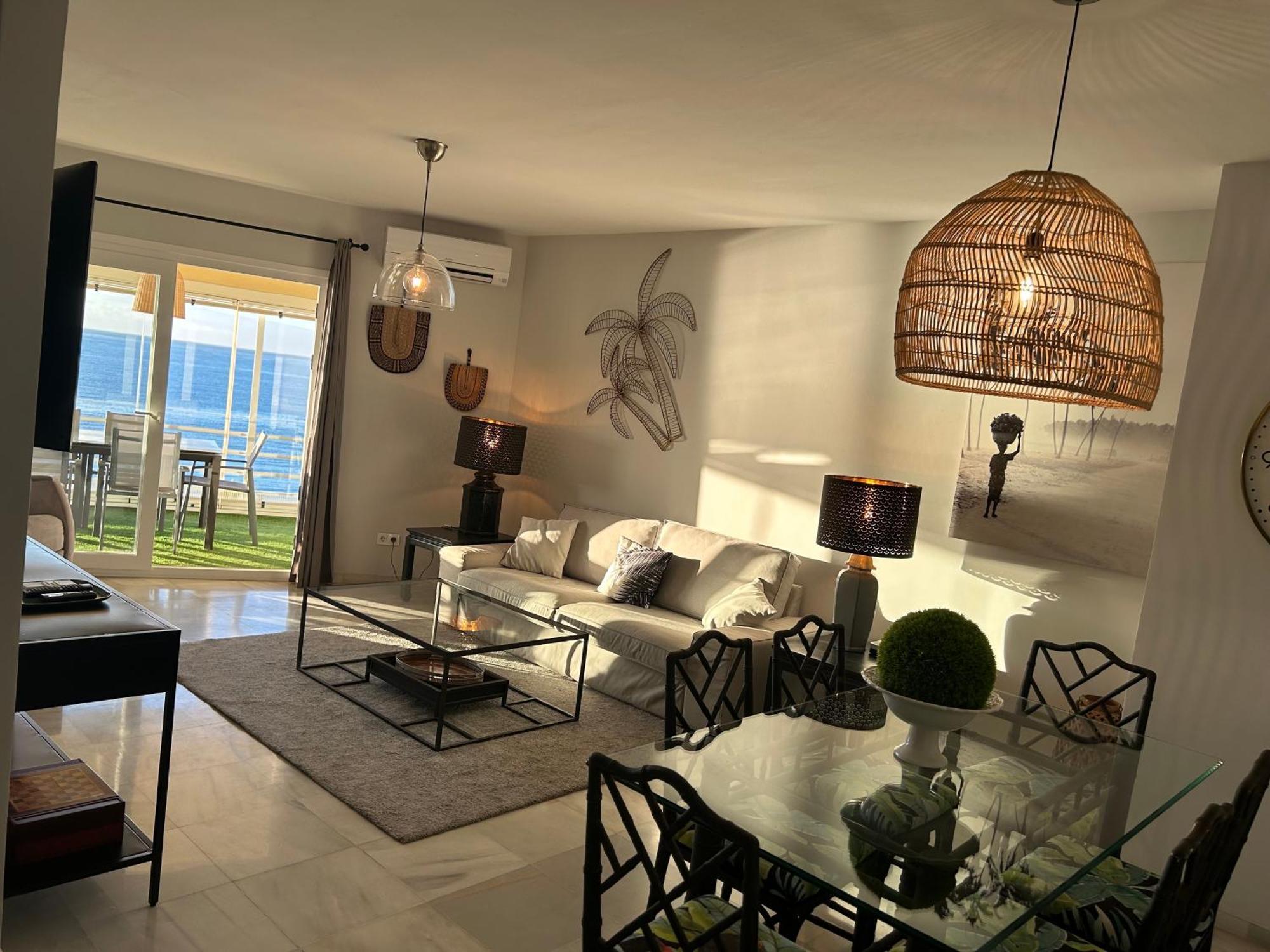 Apartamento En Primera Linea/Beachfront Apartment Фуeнхирола Екстериор снимка