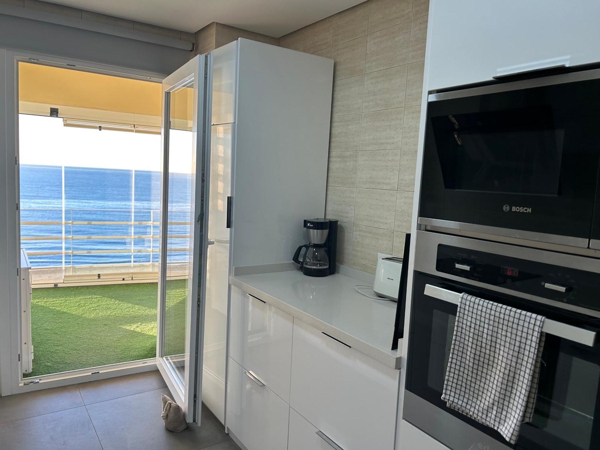 Apartamento En Primera Linea/Beachfront Apartment Фуeнхирола Екстериор снимка