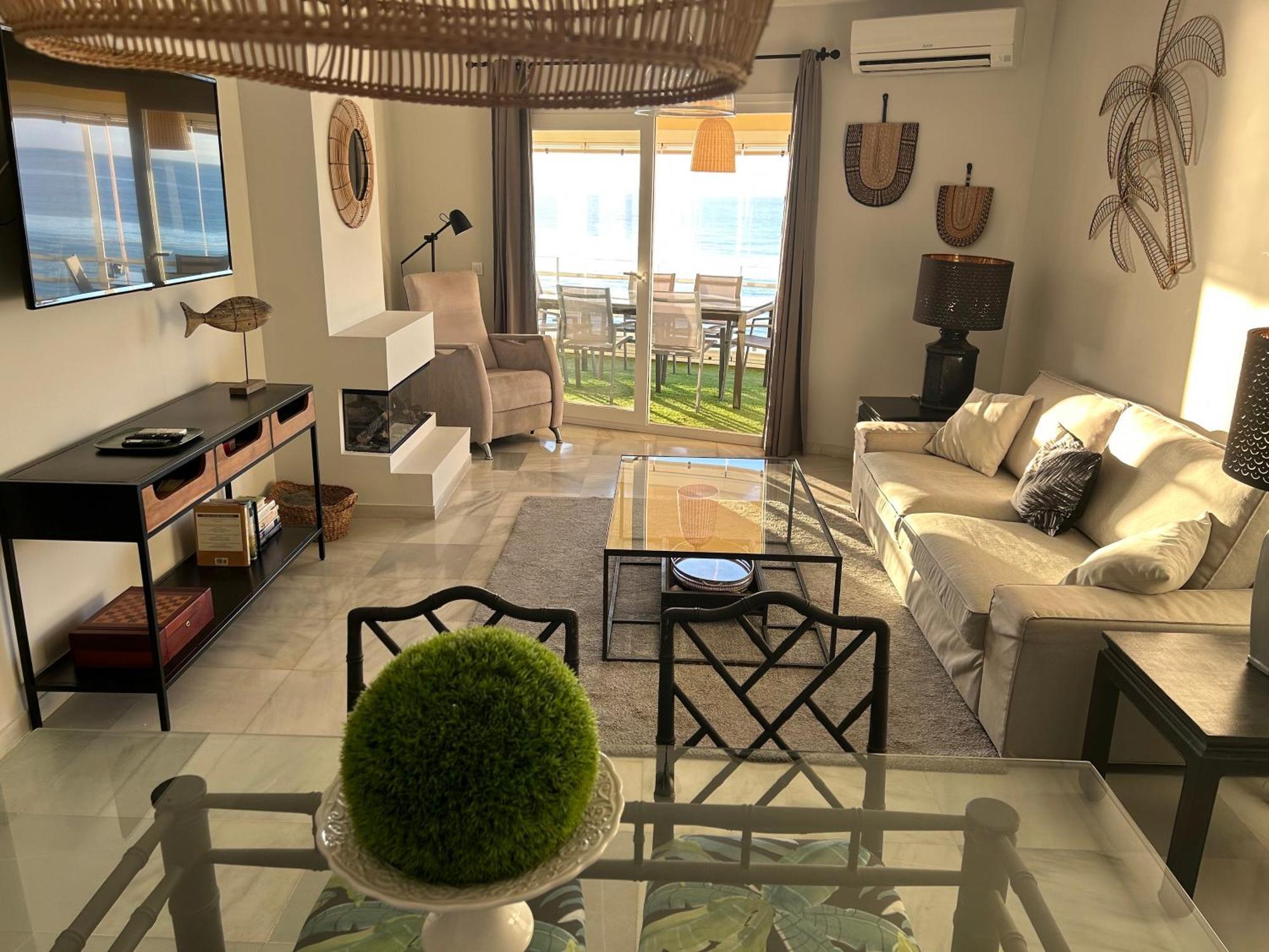 Apartamento En Primera Linea/Beachfront Apartment Фуeнхирола Екстериор снимка