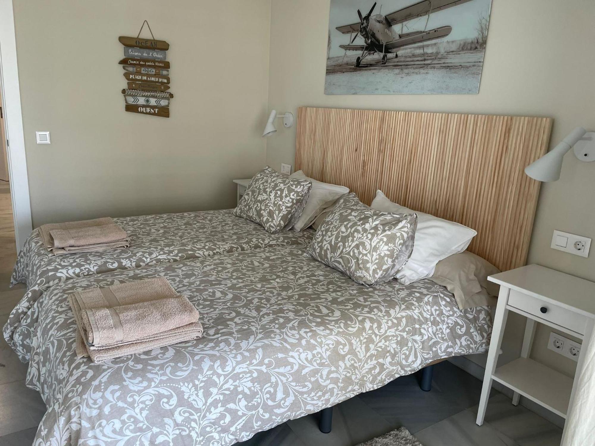 Apartamento En Primera Linea/Beachfront Apartment Фуeнхирола Екстериор снимка
